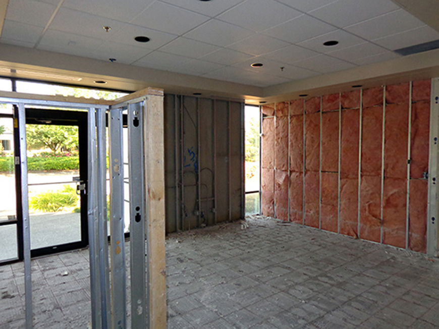 best way is to do 2 img one 440X870 the other 162X140 called name_thumb